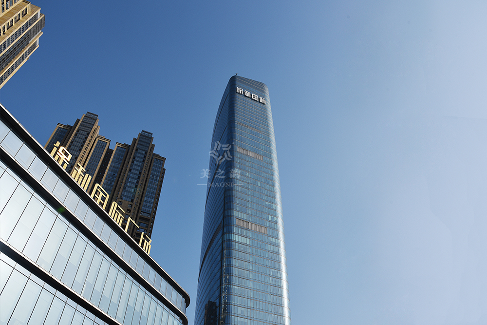 保利國(guó)際幕墻發(fā)光字